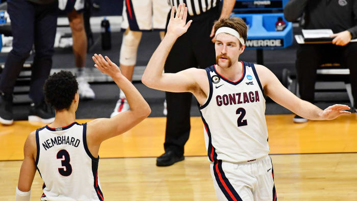 Gonzaga's Drew Timme high-fives Andrew Nembhard